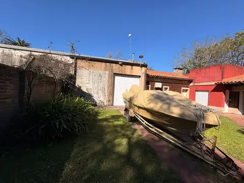 Casa 8 ambientes con 3 baños