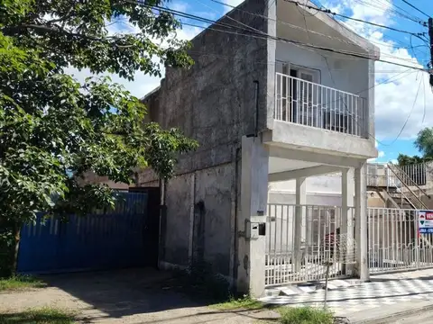 SE VENDE CASA AMPLIA C/DEPTO+COCHERA / CASI GUEMES