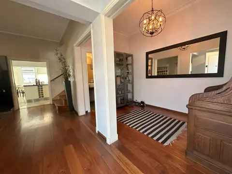 Casa 6 ambientes con 4 baños