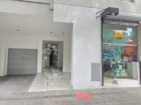 Departamento en Alquiler sobre Avenida 13 entre 61 y 62, dos dormitorios con cochera.