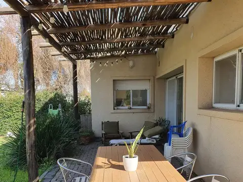 Casa en Alquiler Temporal con 2 cocheras