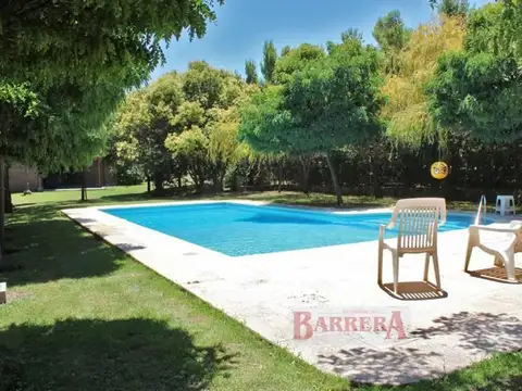 Casa en Alquiler con 4 cocheras