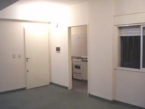 Departamento de 2 ambientes con patio aterrazado en venta en Pompeya