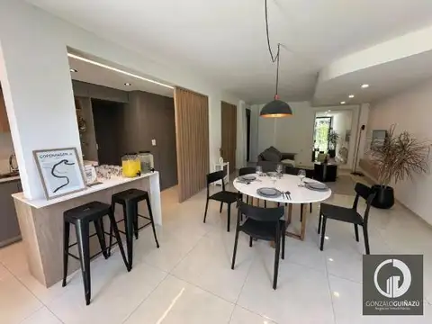 Casa 4 ambientes con 2 baños