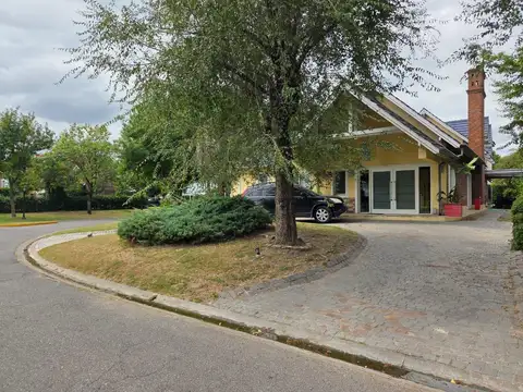 Casa en Barrio Santa Maria de los Olivos