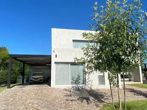 Casa en Venta en Pilar del Este - Santa Guadalupe, USD 299.500