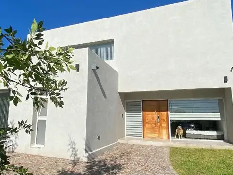 Hermosa casa en Santa Guadalupe - Pilar del este
