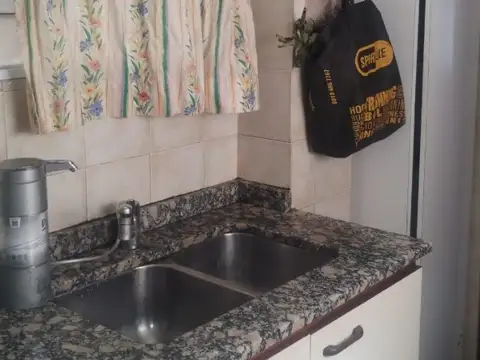 VIVIENDA APTA DOS FAMILIAS o INVERSOR, GRAN TERRENO ZONA R2