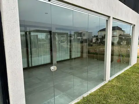 Casa en Alquiler de 4 dormitorios