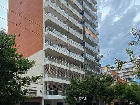 Mendoza  al 2500 a mts de Bv. Oroño