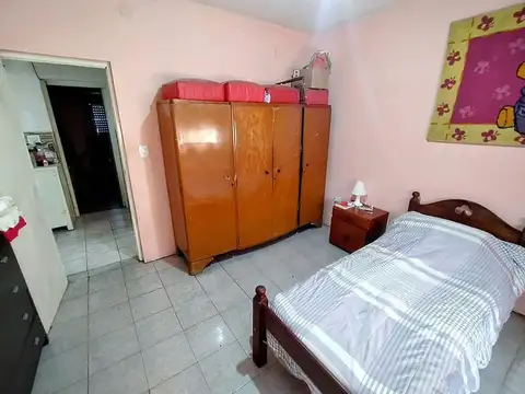 VENTA CASA 2 DORMITORIOS Y PATIO (CRESPO AL 4000)