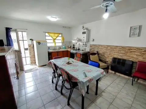 Casa 5 ambientes con 1 baño