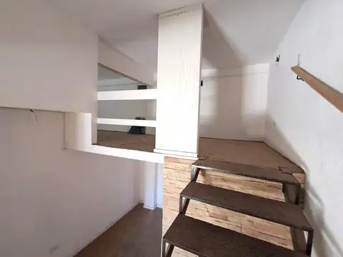 Local Comercial a 3 cuadras del mar con amplio entre-piso!