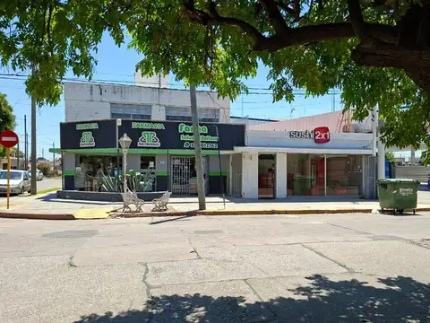 VENTA 3 LOCALES 1 DEPARTAMENTO 2 COCHERAS DEPOSITO