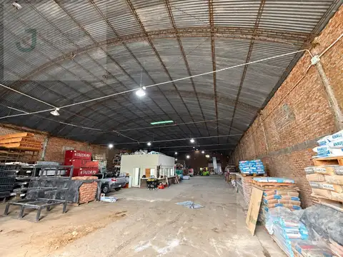 Depósito 1.000m2 mas terreno en VENTA a metros de Av. Sarmiento