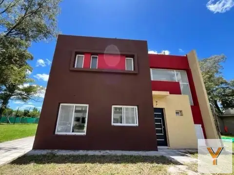 Casa en venta - 3 Dormitorios 2 Baños - Moreno