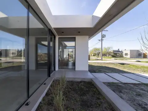 Casa en Venta en Juan E Barra, USD 274.900