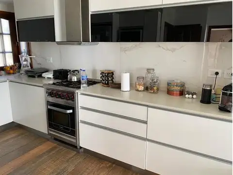 Casa 6 ambientes con 6 baños