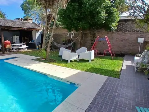 Casa 5 ambientes con 2 baños