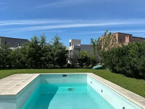 Casa 4 ambientes con 3 baños