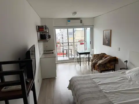 Alquiler monoambiente con balcón en Chacarita
