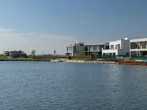 Venta Terreno / Lote a la laguna en Las Victorias Canning