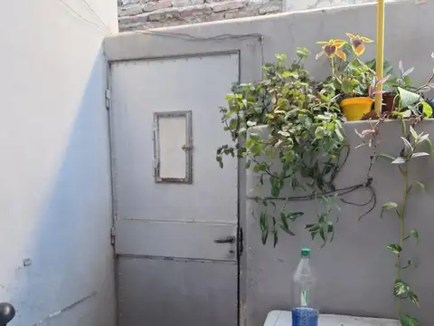 VENDO DOS DPTOS. INTERNOS JUNTOS, ITUZAINGO AL 3500