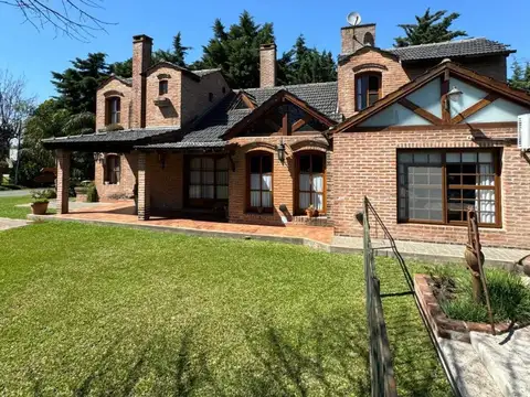 Casa 5 ambientes con 2 baños