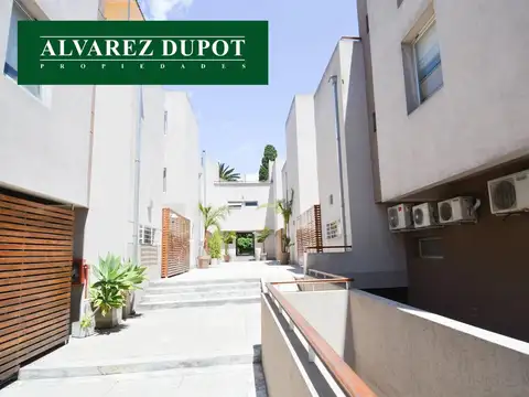 Alquiler casa ,  tipo departamento en condominio  .