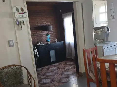 Casa 4 ambientes con 1 baño