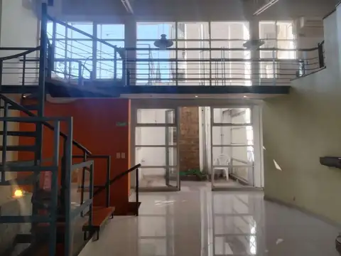 Oficina versatil- ideal espacio artistico o diseño/ taller / estudio contable / estudio juridico /