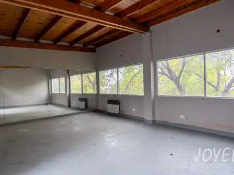 Local en Alquiler Via Púb.