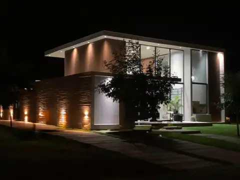 Casa 4 ambientes con 4 baños