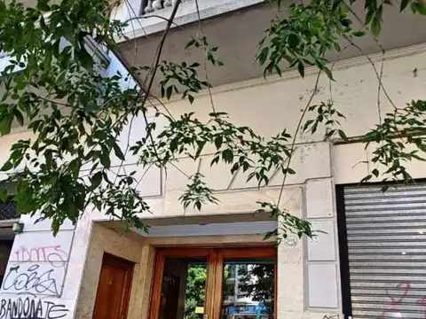 3 amb. - amoblado - frente con balcon - luminoso.-