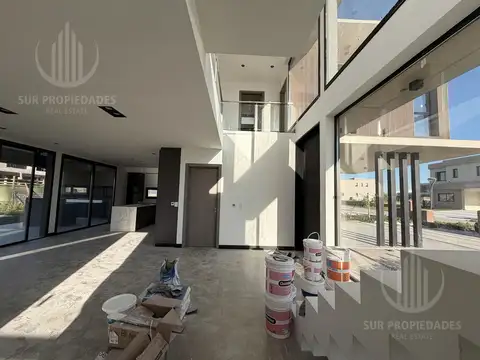 Casa a estrenar en Canning Chico