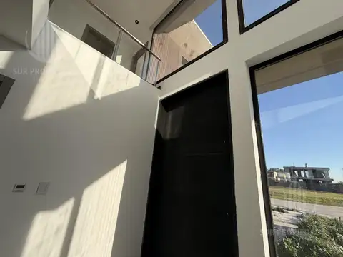 Casa 5 ambientes con 4 baños