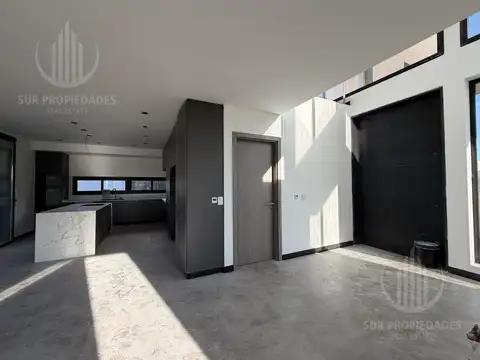 Casa a estrenar en Canning Chico