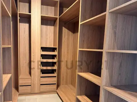 CASA EN ALQUILER  DE TRES DORMITORIOS EN BARRIO GRAND BELL 2