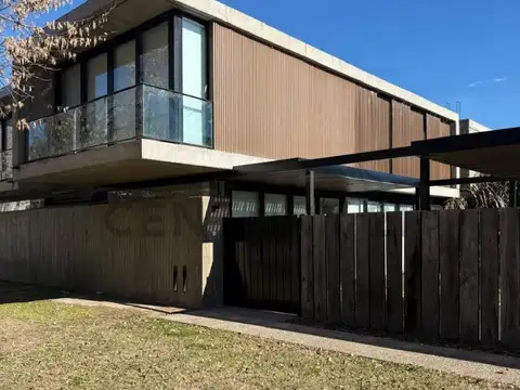 CASA EN ALQUILER  DE TRES DORMITORIOS EN BARRIO GRAND BELL 2