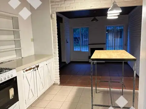 Casa 7 ambientes con 2 baños