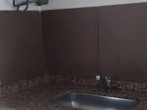 Casa 2 ambientes con 1 baño