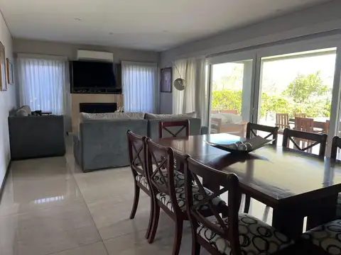 Casa 7 ambientes con 6 baños