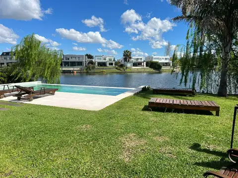 Casa en alquiler anual a la Laguna con Pileta en Barrio Los Alisos - Nordelta