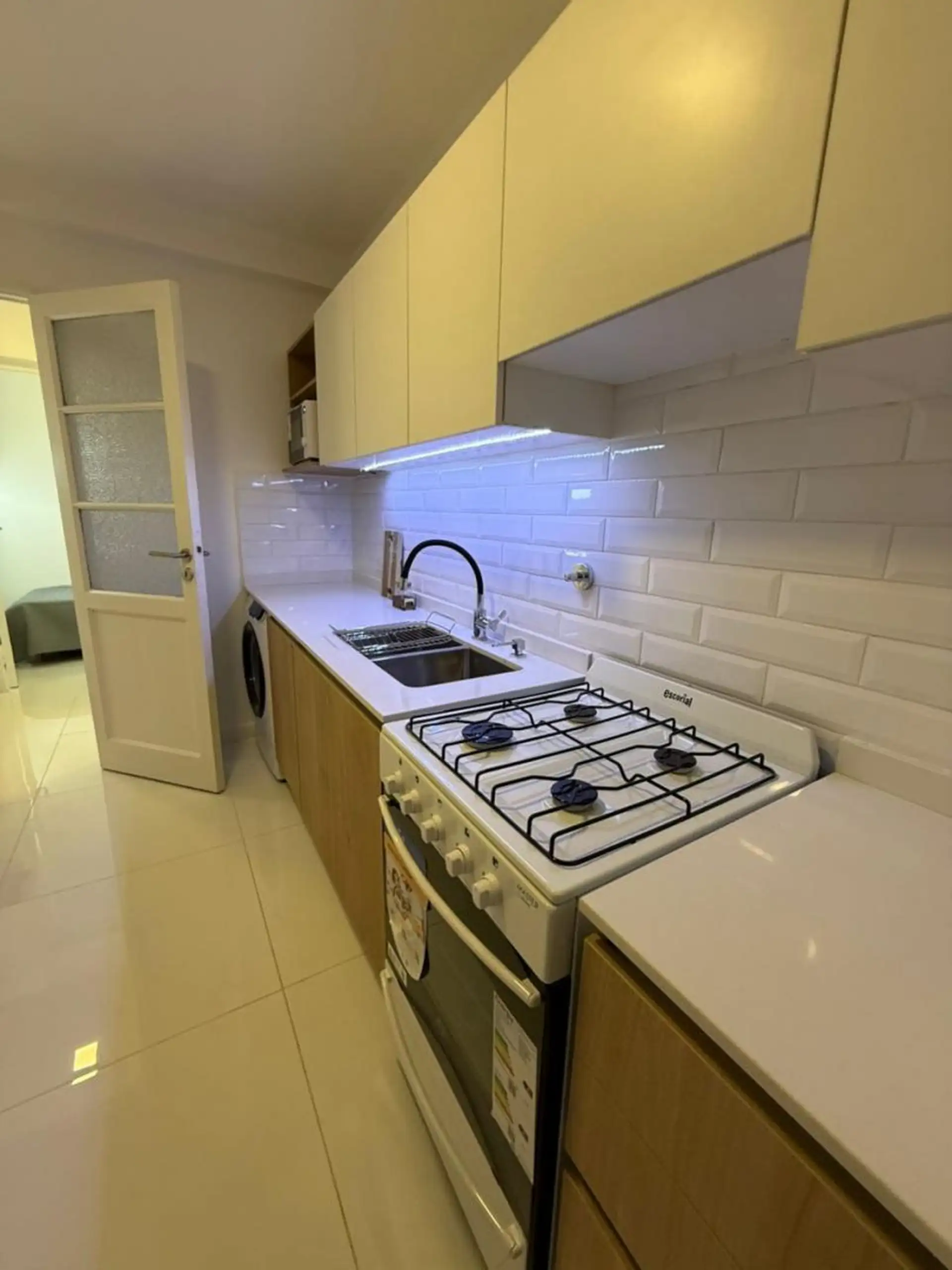 2 ambientes con dependencia y 2 baños, 60 metros. Reciclado hecho a nuevo