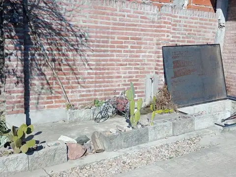 Casa 4 ambientes con 2 baños