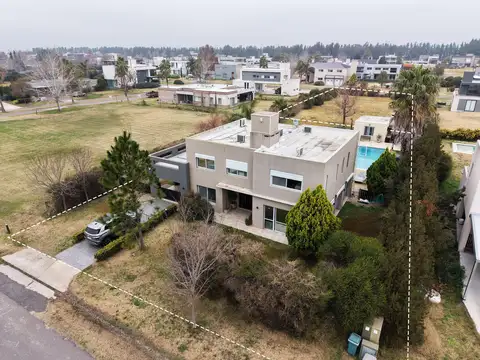PUERTO ROLDAN - Magnífica casa 4 dormitorios con pileta !