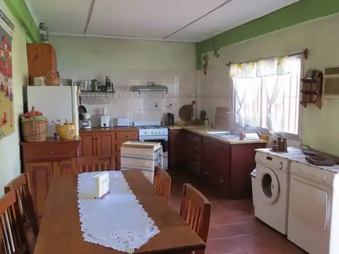 CASA VENTA 5 AMBIENTES CON PILETA Y DEPTO  1 AMB