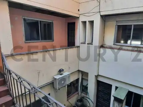 VENTA CASA  CON COCHERA 5 AMBIENTES  PATIO  TERRAZA CABALLITO SUR
