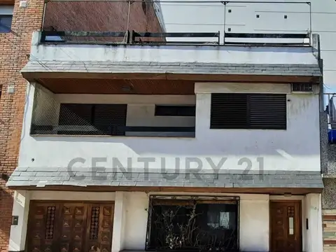 VENTA CASA  CON COCHERA 5 AMBIENTES  PATIO  TERRAZA CABALLITO SUR