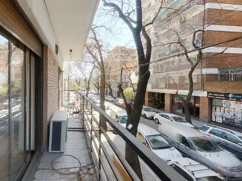 PH 98 m2 totales balcon corrido al frente a refaccionar y/o para uso de oficinas comerciales